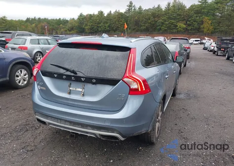 2017 Volvo V60 Cross Country T5 z USA, uszkodzony, nr VIN YV440MWK6H1035033